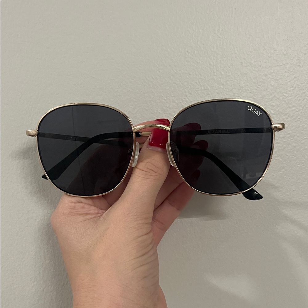 Quay Sunglasses in Jezabell